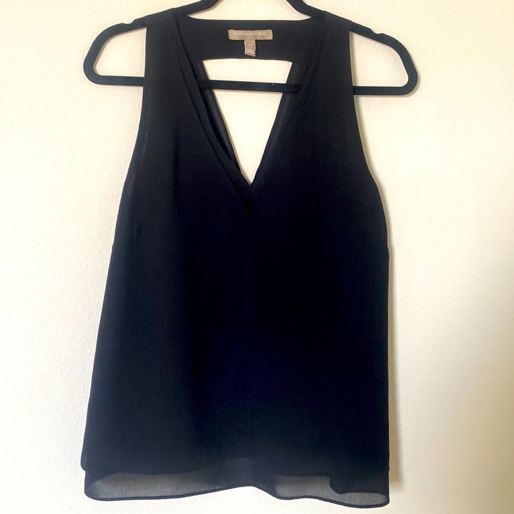 Banana Republic Black Sleeveless V Neck Blouse - Large